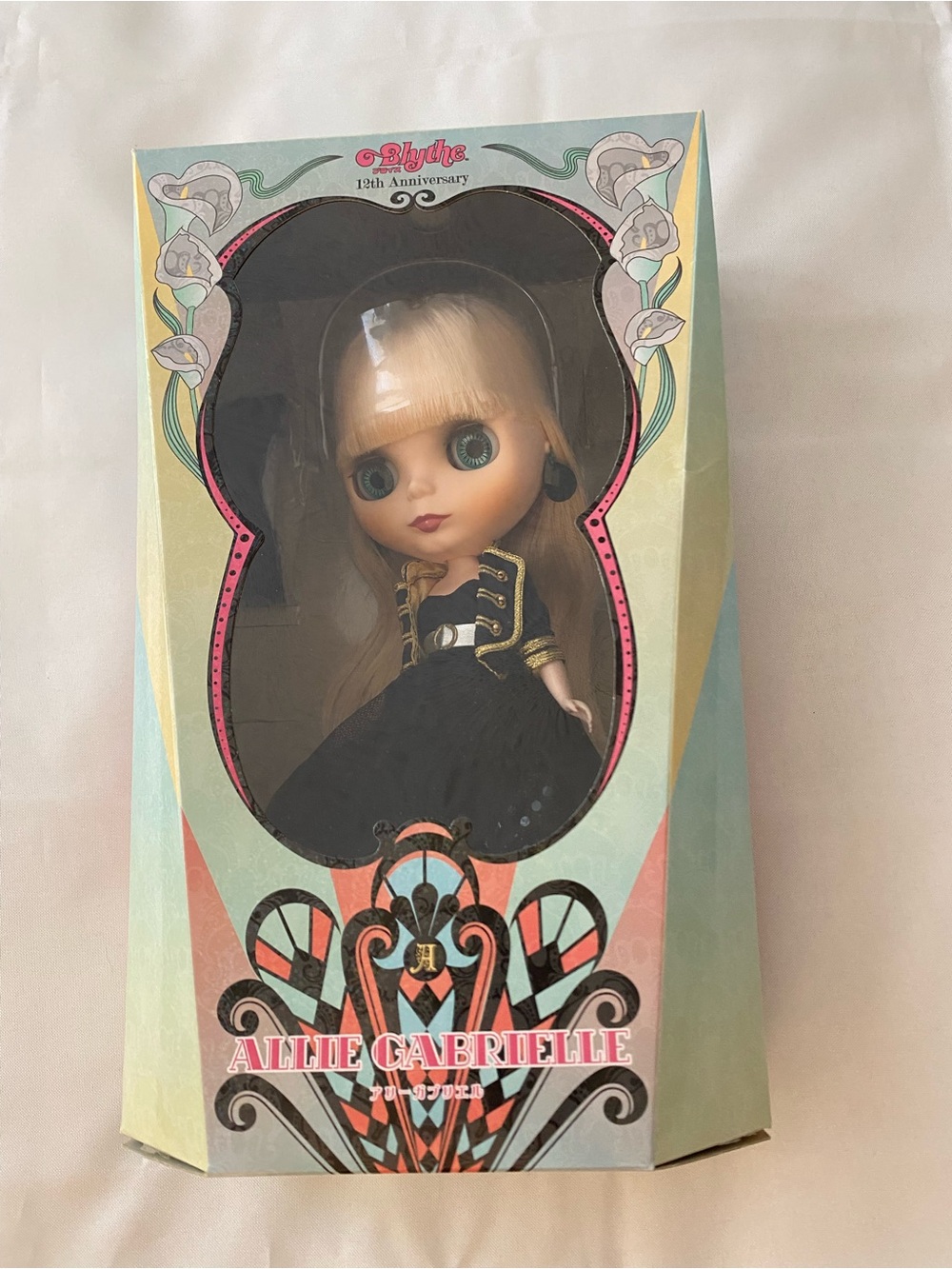 Takara Tomy Allie Gabrielle 12th Anniversary Blythe Doll - Picture 3 of 7